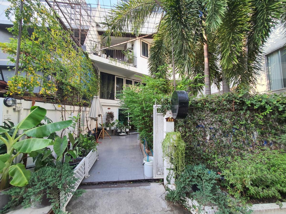 Home16 Sukhumvit16 Bangkok Kültér fotó