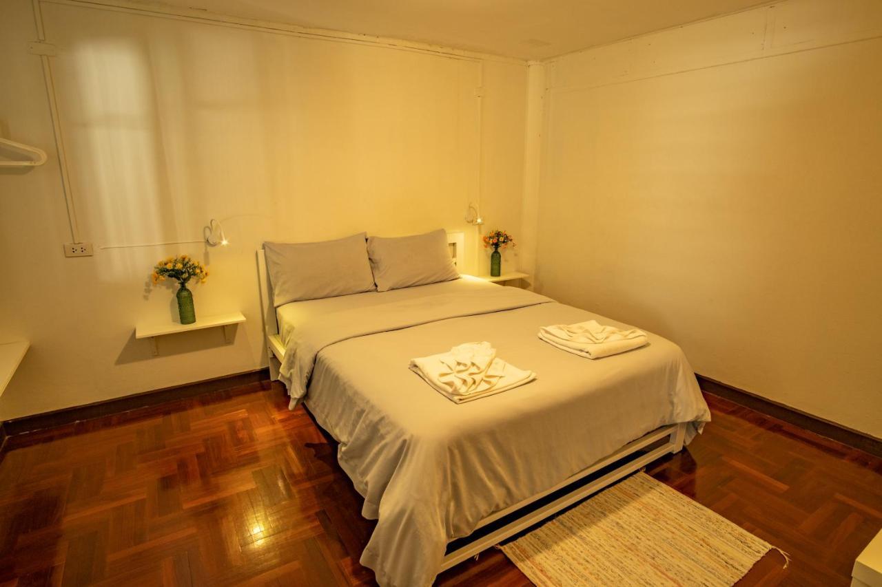 Home16 Sukhumvit16 Bangkok Kültér fotó