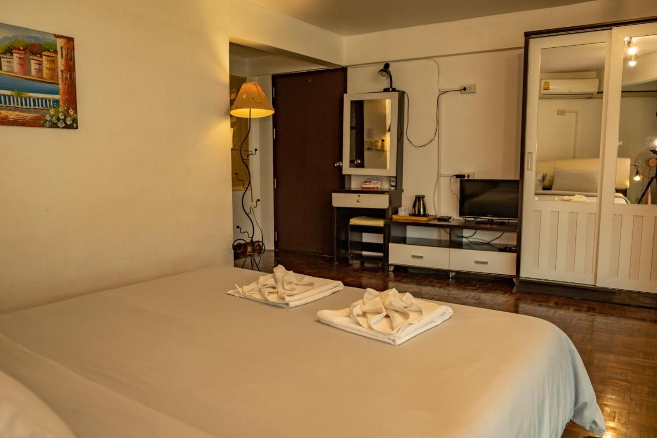 Home16 Sukhumvit16 Bangkok Kültér fotó