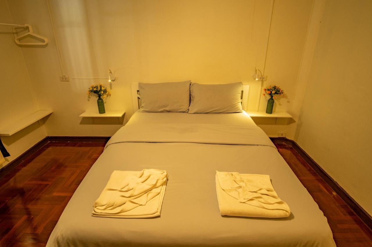 Home16 Sukhumvit16 Bangkok Kültér fotó