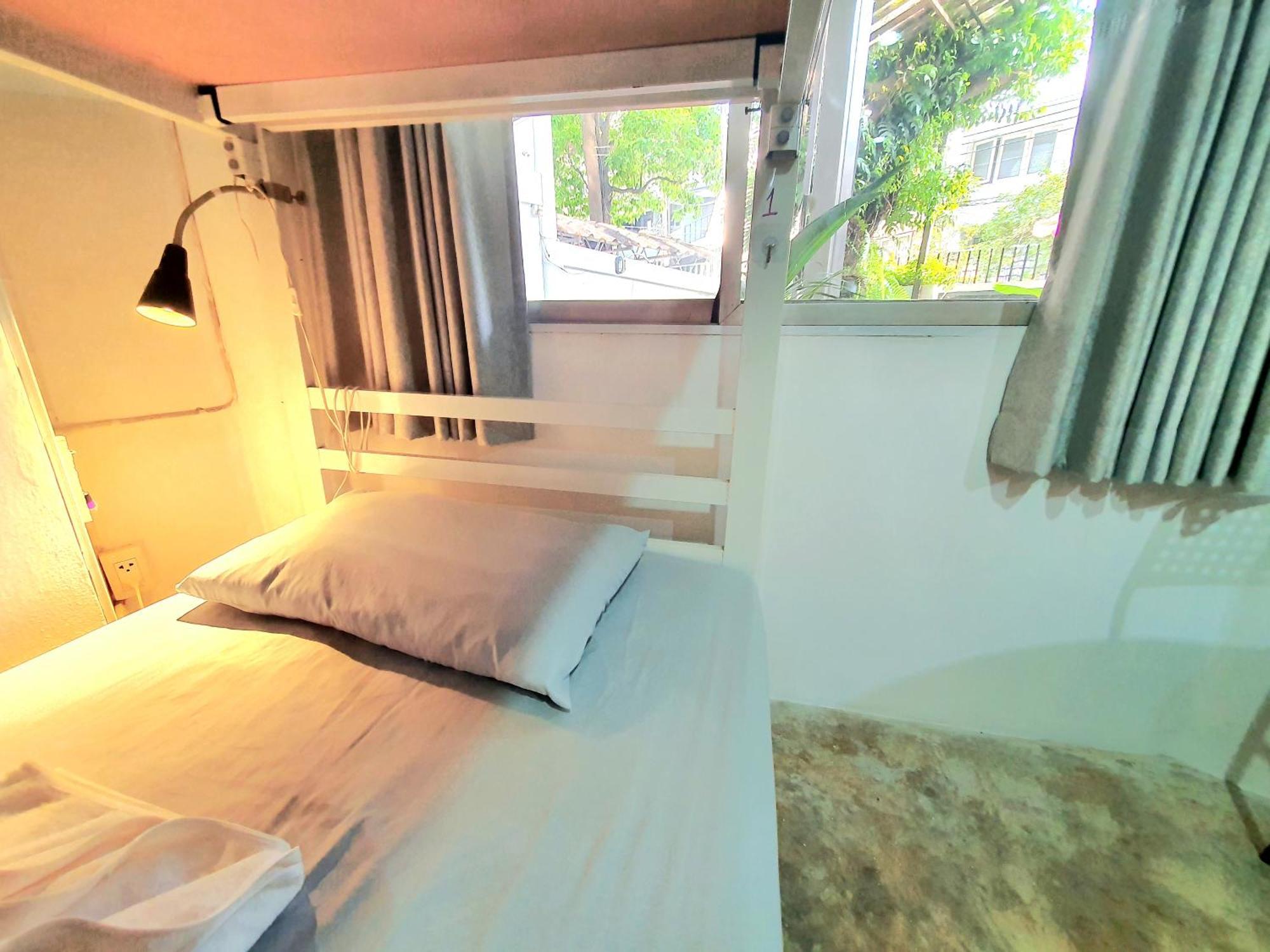 Home16 Sukhumvit16 Bangkok Kültér fotó