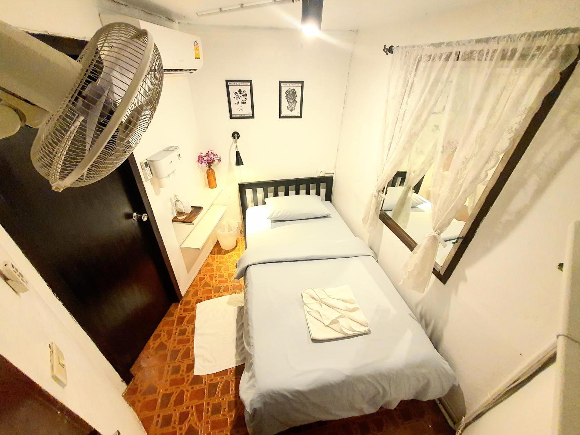 Home16 Sukhumvit16 Bangkok Kültér fotó